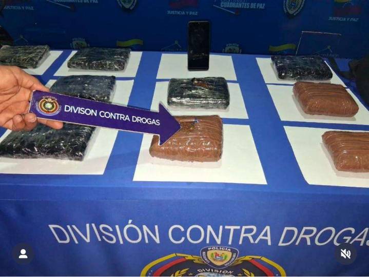 Atrapado con ocho panelas de droga