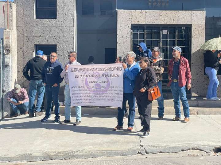 Jubilados y pensionados de la UACH exigen resolución sobre pensión dinámica