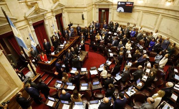 Con dos posibles sesiones en el horizonte, el PRO y la UCR definen estrategias