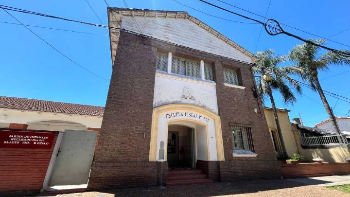 Robaron ventiladores de una escuela de barrio 7 Jefes y piden colaboración para reponerlos