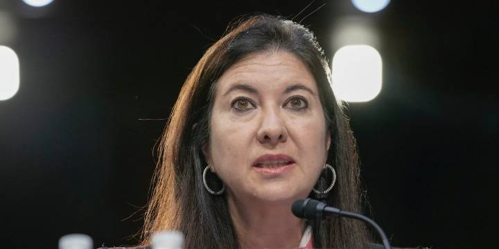 Now that she's retired from the Fed, the government says former Gov. Adriana Kugler violated ethics rules by trading stocks