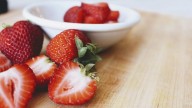 El sencillo truco recomendado por la OCU para lavar las fresas y eliminar cualquier rastro de plaguicidas