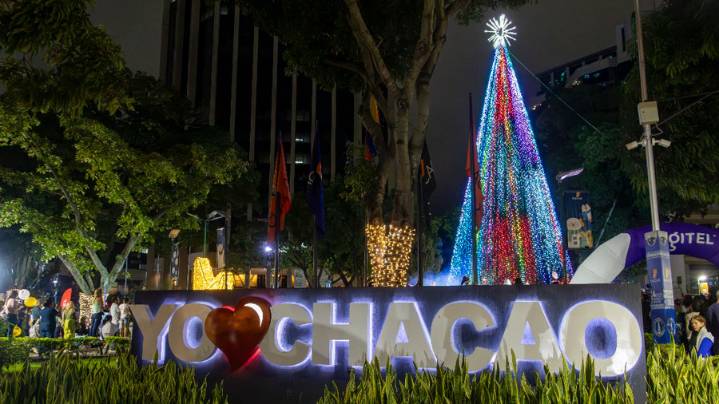 Chacao iluminó la Navidad con un doble encendido de luces lleno de magia y música