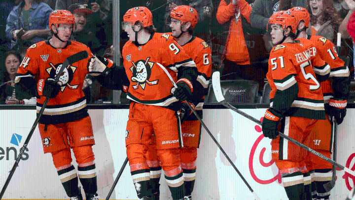 Carlsson gets 4 points, Ducks top Red Wings for 4th win in past 5