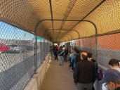 Hasta hora y media para cruzar caminando a El Paso