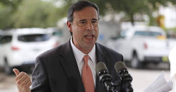 Frank Carollo dodges lifetime term limit lawsuit, cleared to run for Miami commission