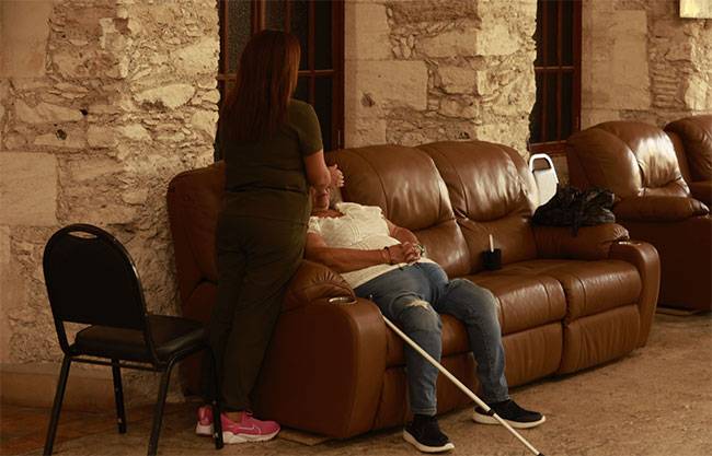 Llevan sanación y compañía a adultos mayores del asilo El Buen Samaritano