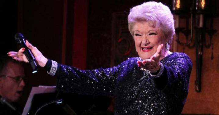 Johnny Carson's favorite singer to pay tribute to the late