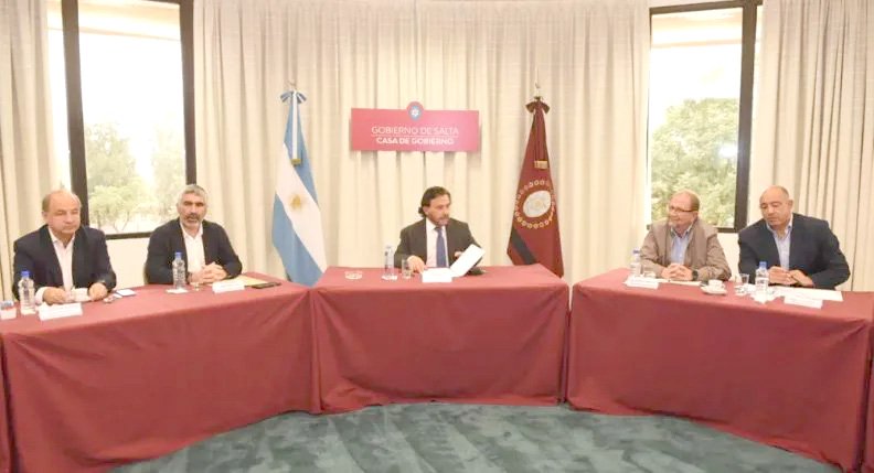 El gabinete de Sáenz presentó su renuncia para facilitar una reestructuración