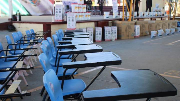 "Juntos construimos"; entregaron pintura, Impac y más a escuelas