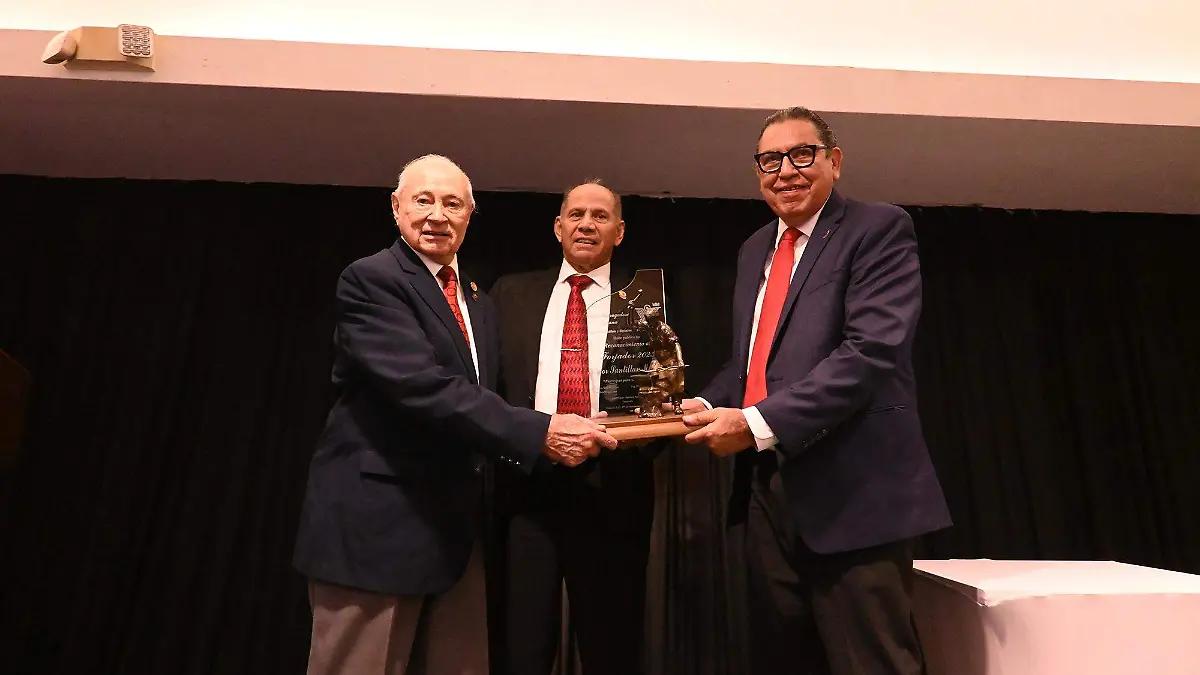 El comercio en la avenida Revolución debe diversificarse y tener visión a largo plazo: Hector Santillán