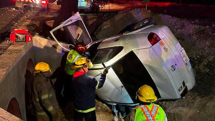 Hombre Resulta Gravemente Herido al Caer en Pozo en Carretera Monterrey