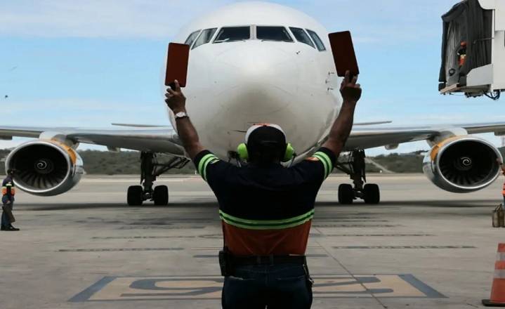 Arriba al país un nuevo vuelo con 175 migrantes venezolanos repatriados desde EE.UU. (+Fotos)