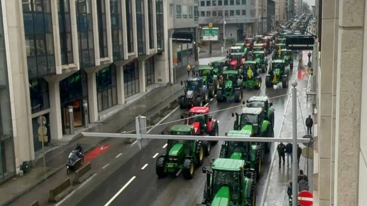 Suenan, de nuevo, tractores de guerra en Bruselas: el campo prepara una gran protesta