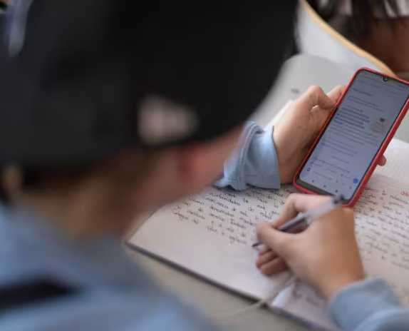 Cómo las redes sociales y la inteligencia artificial están afectando nuestra capacidad de pensar