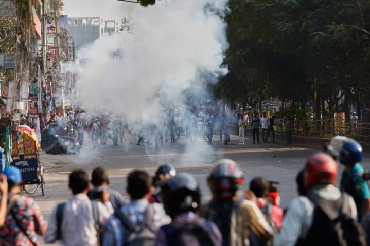 Security personnel use batons, tear gas to disperse protesters near Sheikh Mujibur Rahman’s house