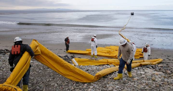 Trump admin plans for new oil drilling off coasts of California and Florida