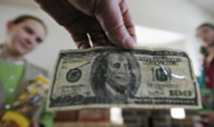 Mujer es acusada en ausencia por fraude a ocho personas