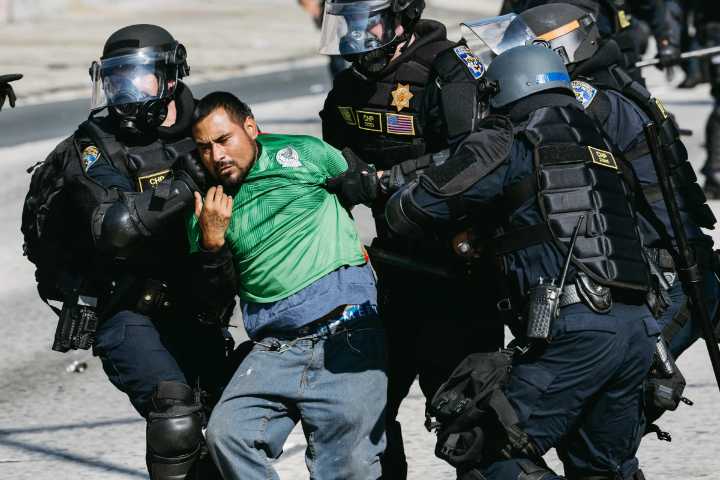 Trump dice que redadas migratorias "no han ido suficientemente lejos"