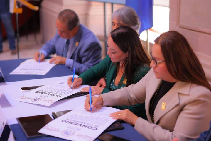 ¿Dónde estaba la mamá? Smith vincula capacitación en Crianza Positiva con asesinato de Carlos Manzo