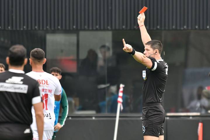 El partido del poder. Viejos conocidos para Barracas Central en su estreno en los playoffs: los árbitros lo dirigieron varias veces