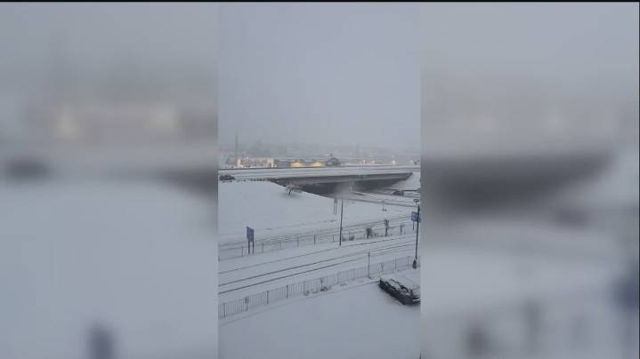 Thanksgiving travelers in Atlanta navigate rain, crowds and traffic as they head home