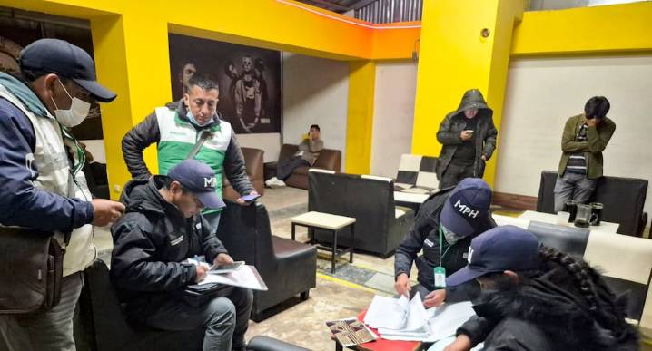 Huancayo: clausuran night club clandestino y sancionan locales por graves faltas