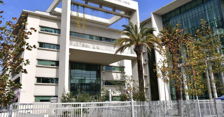 Involucrado en trama bielorrusa: fiscal judicial suspende a conservador y archivero de Puente Alto Sergio Yáber