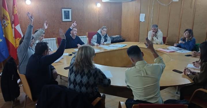 Aldeatejada aprueba la nueva tasa de basuras y asigna 60.000 euros a mejoras municipales