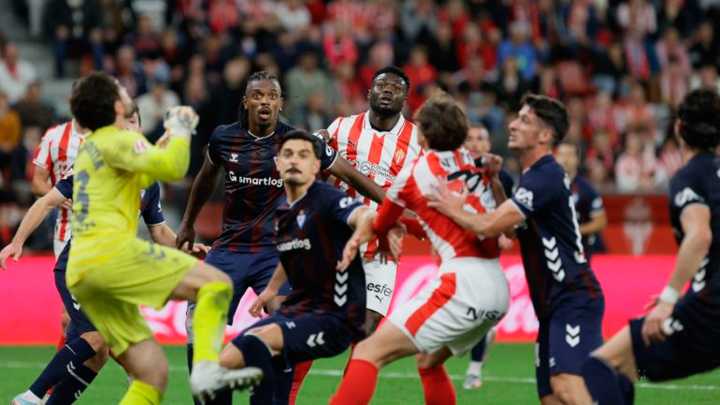 Sporting y Eibar firman las tablas en un partido de mínimos