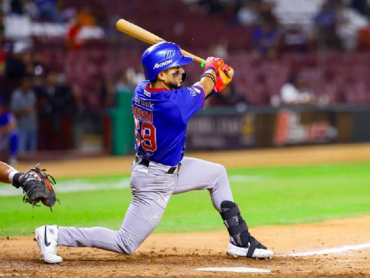 Jared Serna empata el récord de triples en una temporada de la LMP