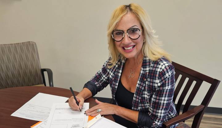 Jeannette Quiñones-Hernández se postula para comisionada del recién creado Distrito 8 de Orange