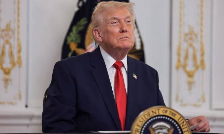 Donald Trump dijo que el espacio aéreo de Venezuela debe considerarse "cerrado en su totalidad"