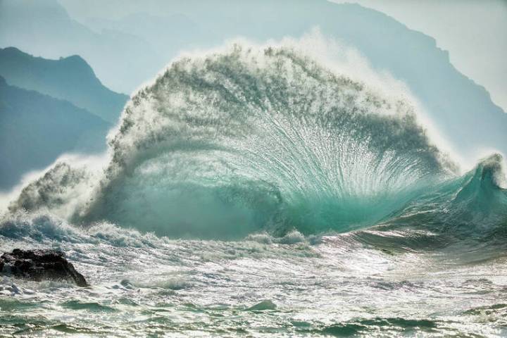 High surf advisory in effect for smaller islands