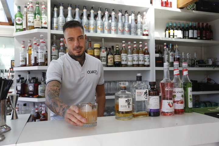 El gijonés que viaja a Colombia para coronarse en el mundial de coctelería