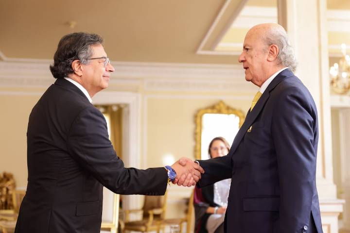 Petro lanza una rama de olivo a las cortes con su nuevo ministro de Justicia