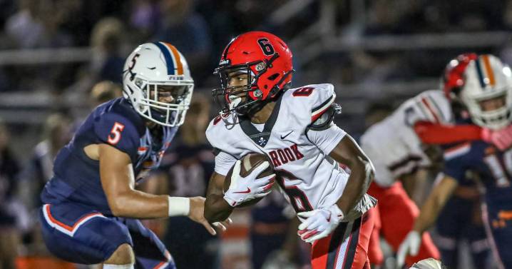 Kendall County football notebook: Cam Loghmani’s flair for the big play continues for Oswego in playoffs