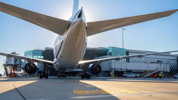 FAA reports ground delays at Houston's Bush, Hobby airports due to staffing