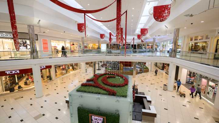 Taubman to close Bloomfield Hills office, laying off 105 employees