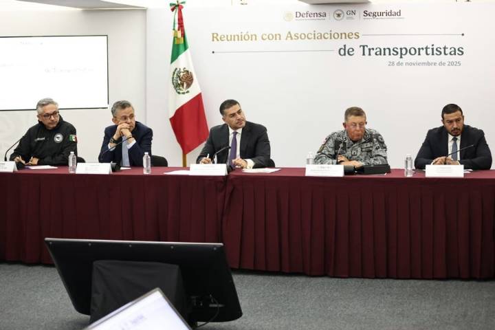 Gabinete de Seguridad federal acuerda acciones con transportistas para “carreteras más seguras”