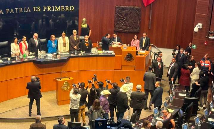 Bloquean a transportistas y campesinos en Pleno del Senado