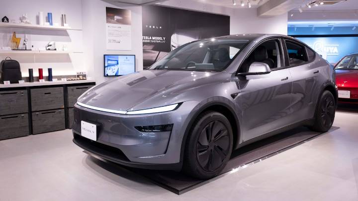 ¿Quiere comprar un Tesla en Colombia? Este es el número de días y horas que debe trabajar para hacerlo