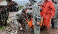 La cifra de muertos por inundaciones en Indonesia supera los 300