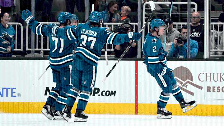 Smith scores winner late in 3rd period for Sharks against Jets