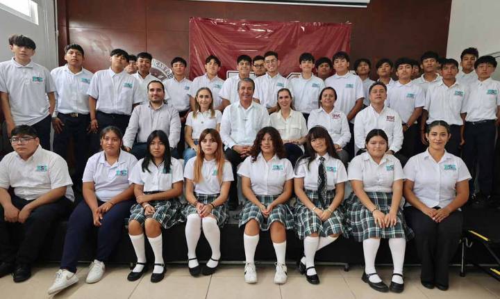 Atenea Gómez Ricalde refuerza la prevención de las adicciones entre las juventudes isleñas