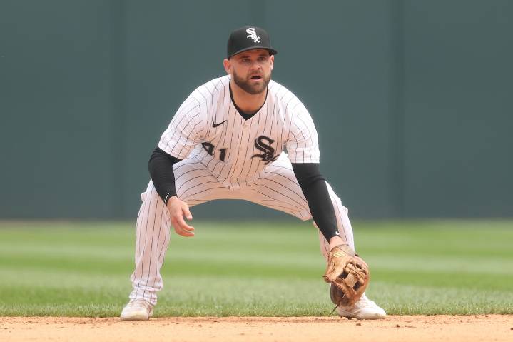 Red Sox sign versatile infielder to minor league deal; played 47 MLB games in 2025