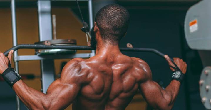 Cómo el entrenamiento de fuerza previene enfermedades y mejora la vitalidad, según expertos