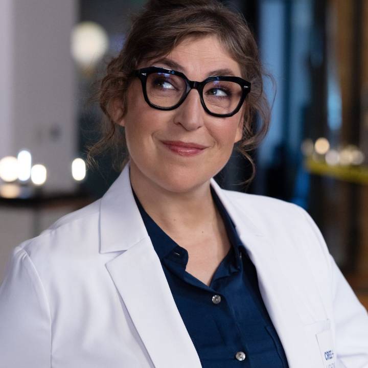 Mayim Bialik’s Gift Guide: Cozy Pajamas, Candles & More Under $50
