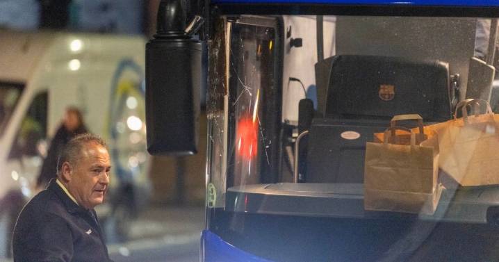 Marcus Rashford's Barcelona team bus left SMASHED amid ambush before Chelsea game