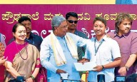 Puttur student wins CM’s special award for face-recognition attendance device